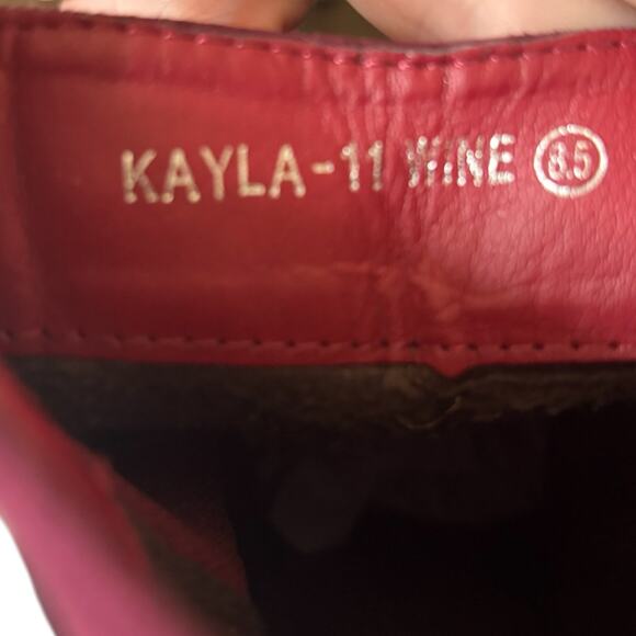 Bella Marie Ankle Boot With Heel Size 8.5 Wine Red Faux Suede Almond Toe Pull On - Picture 7 of 7